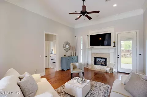 Living - 101 Westerly Pl, Madison, MS 39110 photo 2 of 3