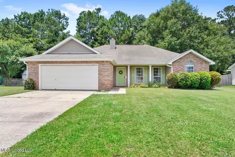 8904 Marguerite Dr, Ocean Springs, MS 39564