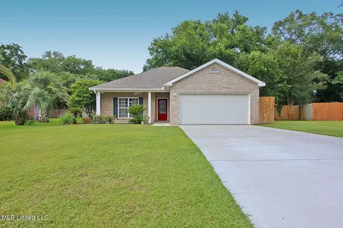8113 Rue Hollifield, Ocean Springs, MS 39564