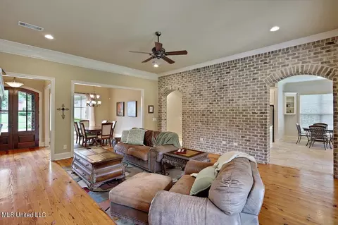 271 Lake Cir, Madison, MS 39110 photo 8
