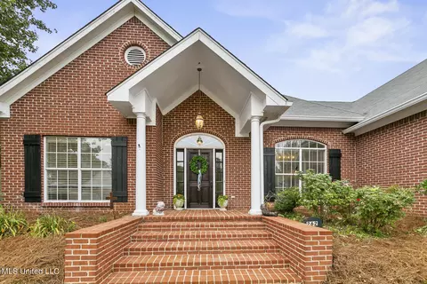 262 Greensview Dr, Brandon, MS 39047