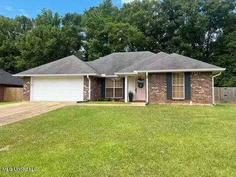 523 Eaglewood Dr, Florence, MS 39073