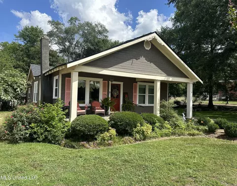 209 S Jackson St, Crystal Springs, MS 39059