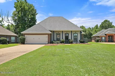 128 Glen Auburn Dr, Clinton, MS 39056
