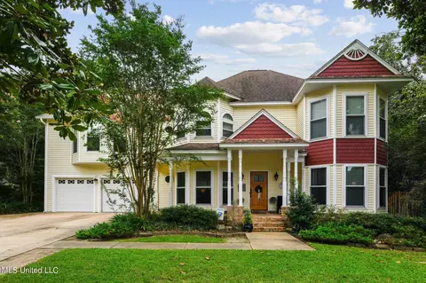 4906 Ridgewood Dr, Moss Point, MS 39563