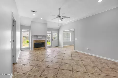 Living - 127 Holmar Dr, Brandon, MS 39047 photo 2 of 4