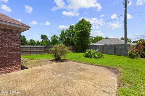 Exterior - 127 Holmar Dr, Brandon, MS 39047 photo 2 of 4