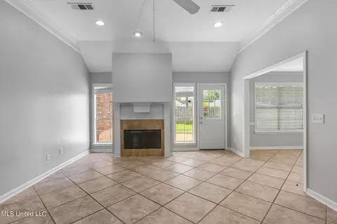 Living - 127 Holmar Dr, Brandon, MS 39047 photo 4 of 4
