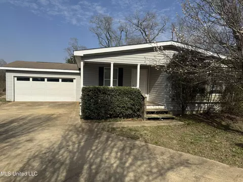 81 Crest Oak Dr, Starkville, MS 39759