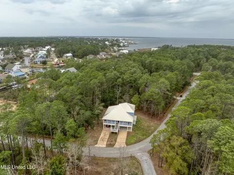 103 Holly Point Dr, Pass Christian, MS 39571