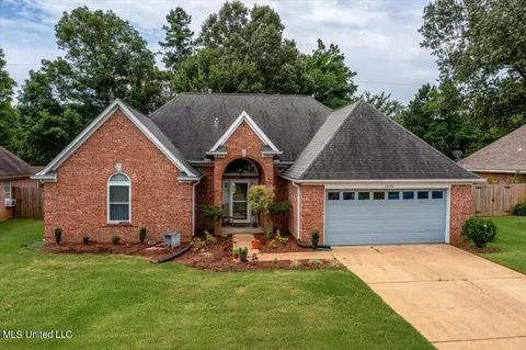 13093 Sandbourne S Dr, Olive Branch, MS 38654