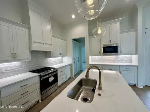 Kitchen - 801 Glenwild Cir, Canton, MS 39046 photo 2 of 6