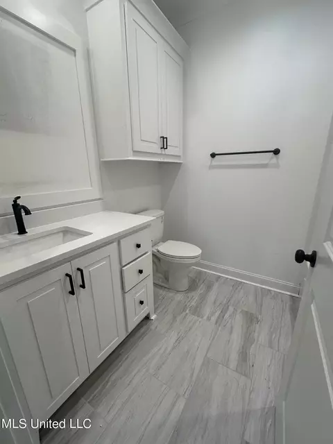 Bath - 801 Glenwild Cir, Canton, MS 39046 photo 4 of 5