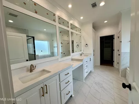 Bath - 801 Glenwild Cir, Canton, MS 39046 photo 1 of 5