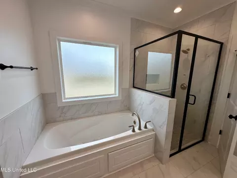 Bath - 801 Glenwild Cir, Canton, MS 39046 photo 2 of 5