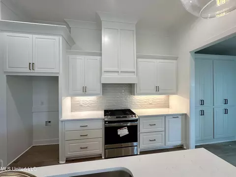 Kitchen - 801 Glenwild Cir, Canton, MS 39046 photo 4 of 6