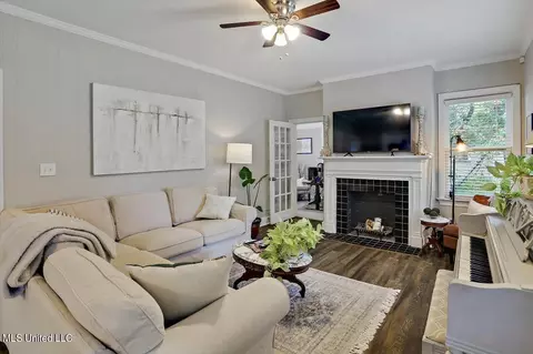 Living - 134 River Park Dr, Jackson, MS 39202 photo 1 of 4