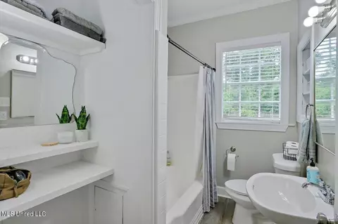 Bath - 134 River Park Dr, Jackson, MS 39202 photo 1 of 2