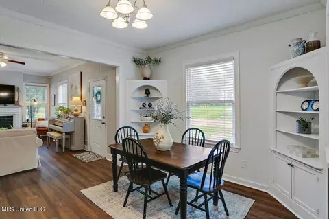 Dining - 134 River Park Dr, Jackson, MS 39202 photo 1 of 2