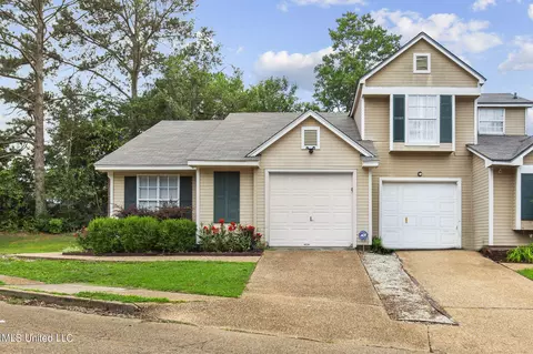 818 Harbor Bend Dr, Brandon, MS 39047