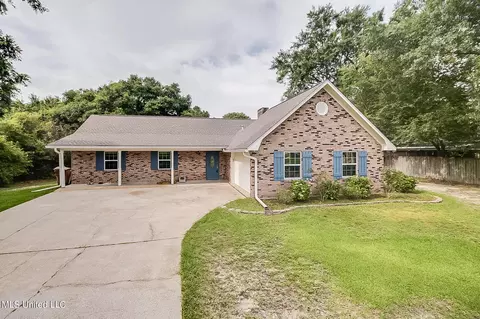 4 Windsor Pl, Long Beach, MS 39560