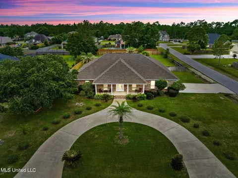 1608 Shelby Ln, Ocean Springs, MS 39564