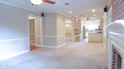 Living - 5921 Baxter Dr, Jackson, MS 39211 photo 4 of 6