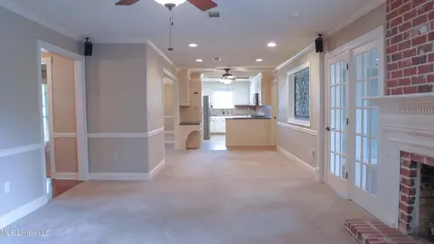 Living - 5921 Baxter Dr, Jackson, MS 39211 photo 5 of 6