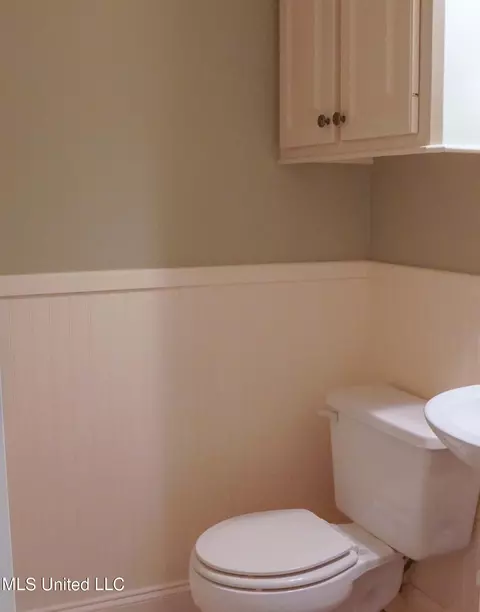 Bath - 5921 Baxter Dr, Jackson, MS 39211 photo 1 of 4