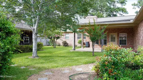 Exterior - 5921 Baxter Dr, Jackson, MS 39211 photo 4 of 10