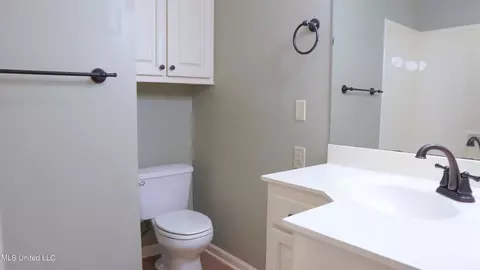 Bath - 5921 Baxter Dr, Jackson, MS 39211 photo 4 of 4