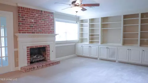 Living - 5921 Baxter Dr, Jackson, MS 39211 photo 3 of 6