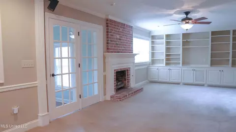Living - 5921 Baxter Dr, Jackson, MS 39211 photo 1 of 6