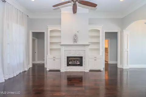 Living - 707 Trailside Pl, Pearl, MS 39208 photo 4 of 4