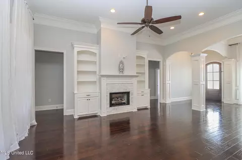 Living - 707 Trailside Pl, Pearl, MS 39208 photo 2 of 4