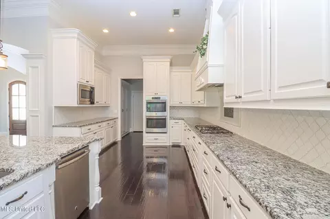 Kitchen - 707 Trailside Pl, Pearl, MS 39208 photo 5 of 6