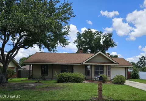 10646 Plummer Cir, Gulfport, MS 39503