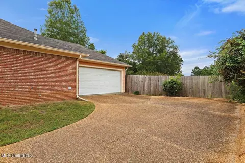 Exterior - 215 Overland Ln, Brandon, MS 39047 photo 4 of 9