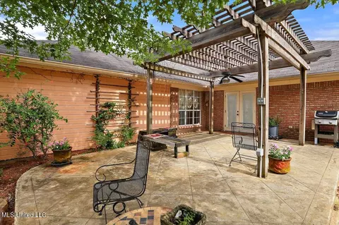 Exterior - 215 Overland Ln, Brandon, MS 39047 photo 6 of 9
