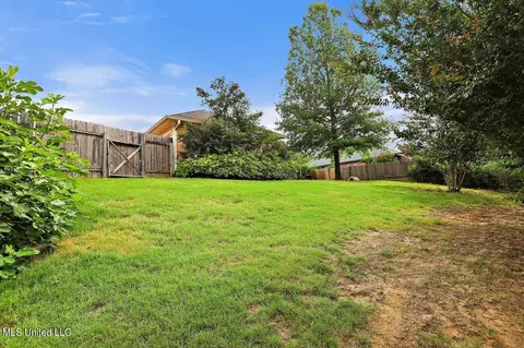 Exterior - 215 Overland Ln, Brandon, MS 39047 photo 8 of 9