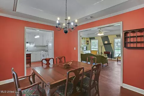 Dining - 215 Overland Ln, Brandon, MS 39047 photo 2 of 2