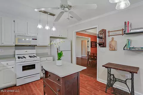 Kitchen - 215 Overland Ln, Brandon, MS 39047 photo 2 of 5