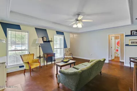 Living - 215 Overland Ln, Brandon, MS 39047 photo 2 of 3