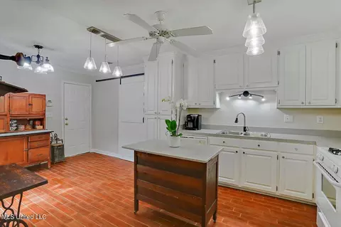 Kitchen - 215 Overland Ln, Brandon, MS 39047 photo 1 of 5