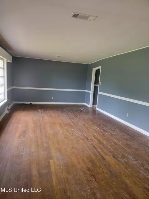 Living - 3915 Faulk Blvd, Jackson, MS 39209 photo 1 of 3