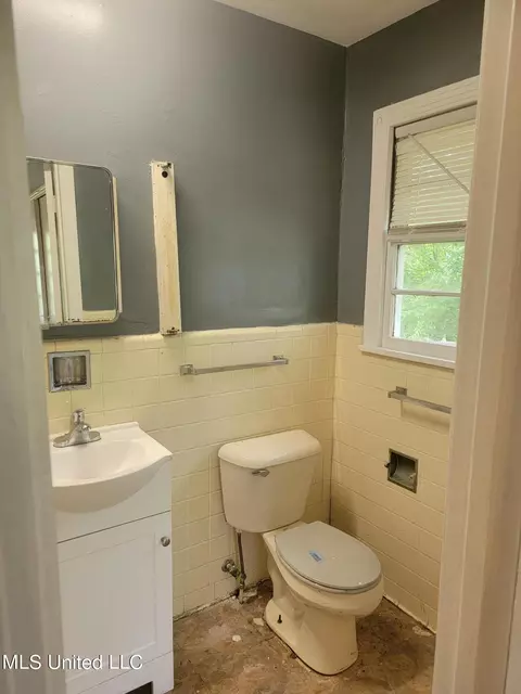 Bath - 3915 Faulk Blvd, Jackson, MS 39209 photo 3 of 3
