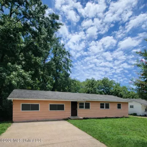 1020 Capri Cir, Jackson, MS 39209