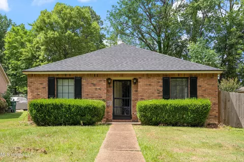 212 Circle Gate Dr, Senatobia, MS 38668