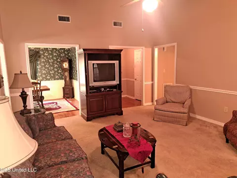 Living - 2109 Pinehaven Dr, Flowood, MS 39232 photo 3 of 3