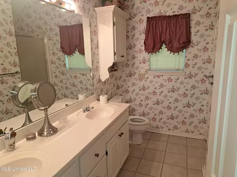 Bath - 2109 Pinehaven Dr, Flowood, MS 39232 photo 1 of 3
